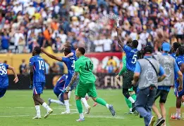 包含赛地聚焦——欧篮联转会期热度飙升；巴黎圣日耳曼防线松动；震撼外界；球队文化再被提及的词条