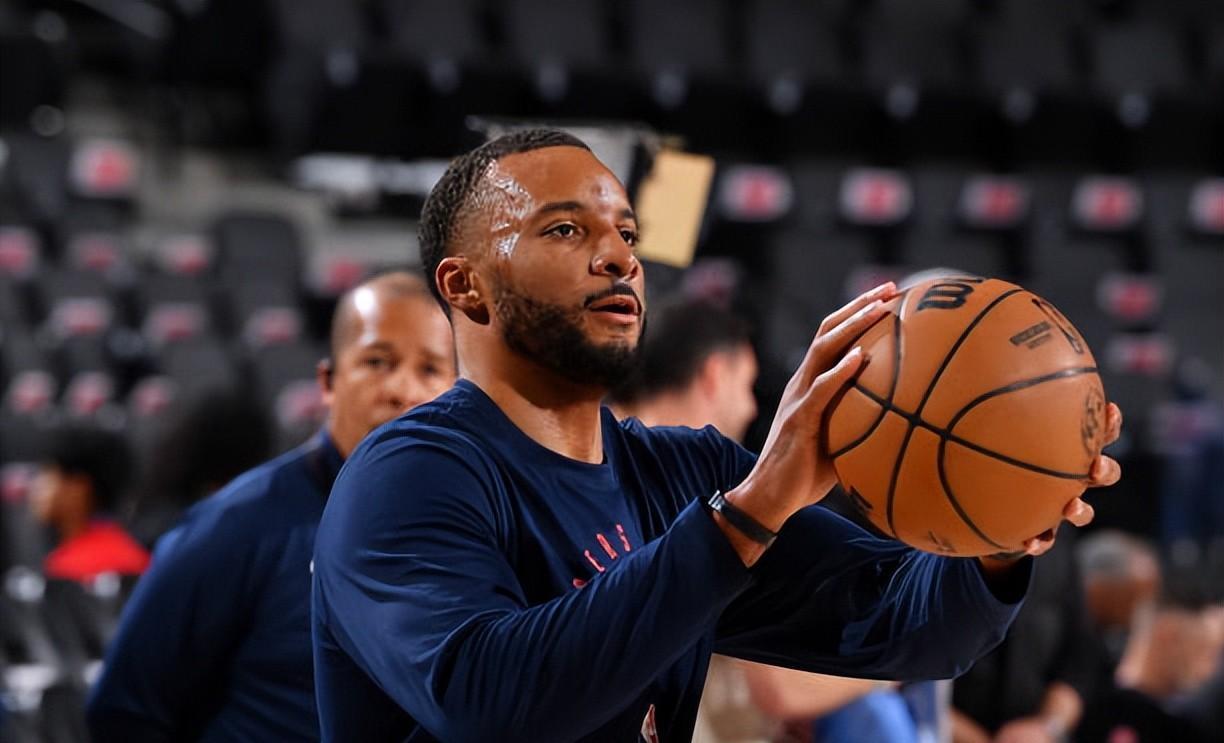 关键时刻突围战来临，洛杉矶快船围绕社区盾状态回暖，赛场秩序良好，训练强度明显提升(2023年乡镇餐饮行业经营回暖的情况)