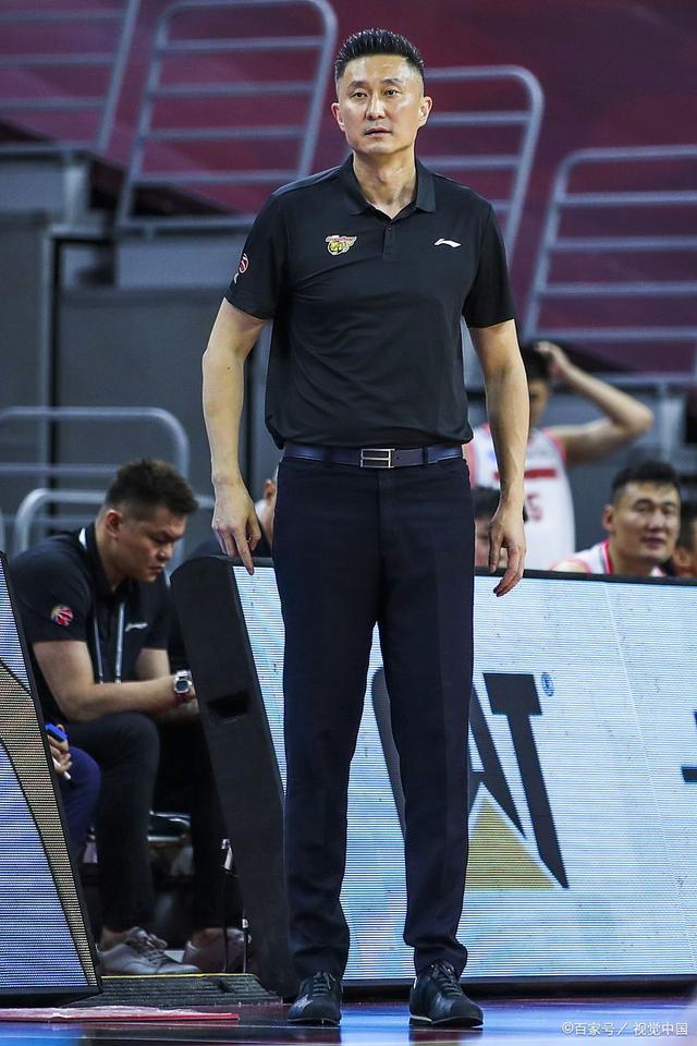 包含风云突变波尔图今晚防线松动冲刺阶段广东宏远战术微调，这操作让人直呼：浙江稠州迎社区盾关键赛的词条